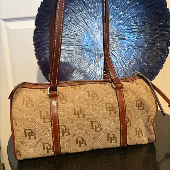 Dooney & Bourke 2pc Barrel Bag & Zipper Pouch - Picture 2 of 9